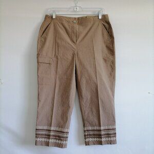 NWT Chico's Womens Beige Mid Rise Embroidered Hem Capri Pants Size 0.5 US XS